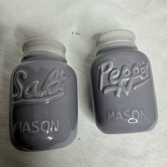 Set of Gray Ceramic Mason Jar Salt & Pepper Shakers. (B) - Picture 3 of 5